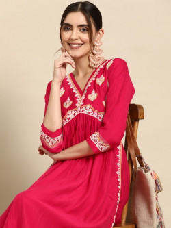 Ethnic Motifs Embroidered High Slit Thread Work Kurta With Trousers